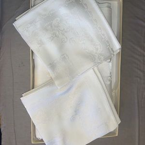 Damask tablecloth and napkins see measurements ivory